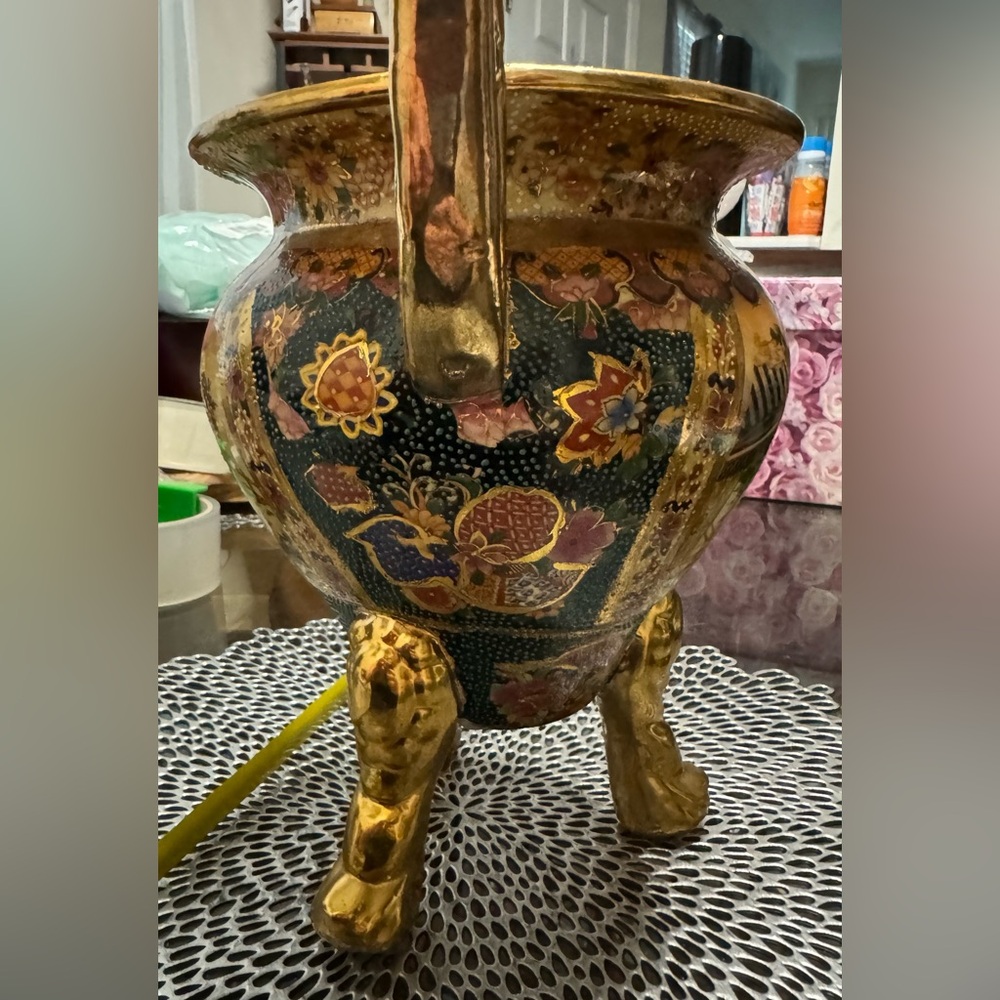 Vintage Satsuma Hand Painted Pot W/ Gold Gilding ,detailed Dots 3 legged~signed - Picture 3 of 16